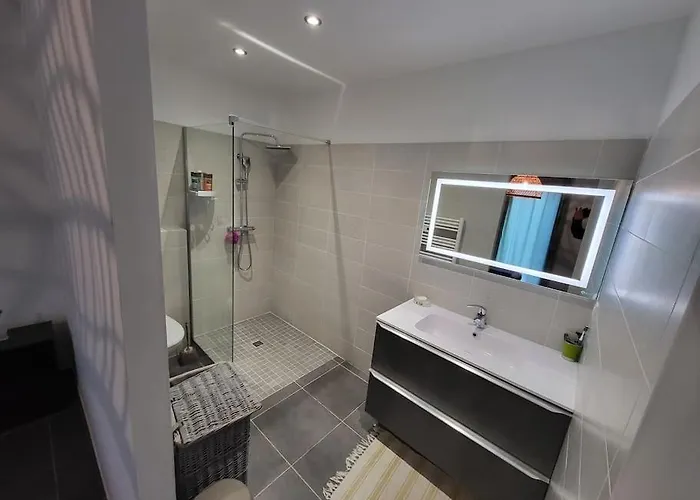 Vila Charmante Avec Jardin *