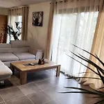 Vila Charmante Avec Jardin