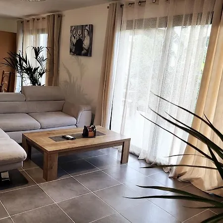 Villa Charmante Avec Jardin