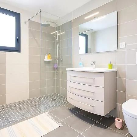Charmante Avec Jardin Villa *