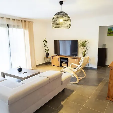 Charmante Avec Jardin Villa *