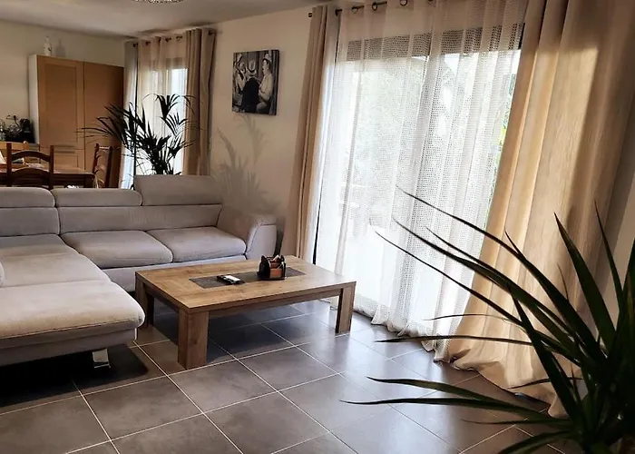 Vila Charmante Avec Jardin