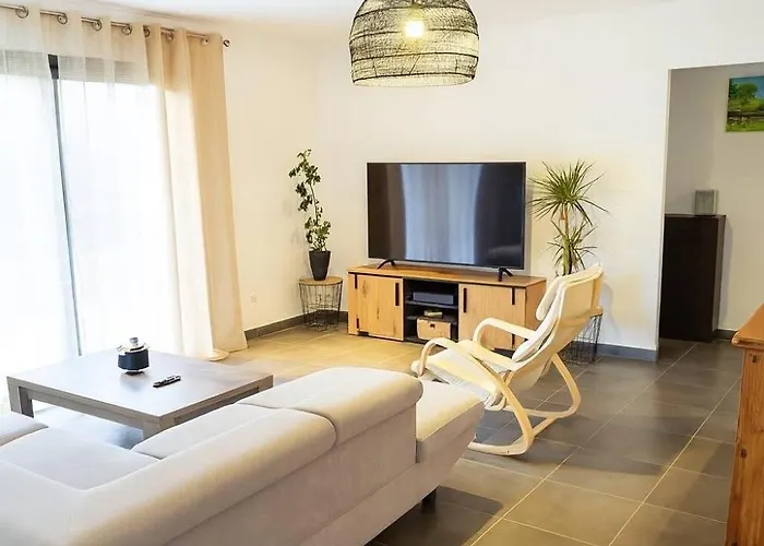 Charmante Avec Jardin Villa *